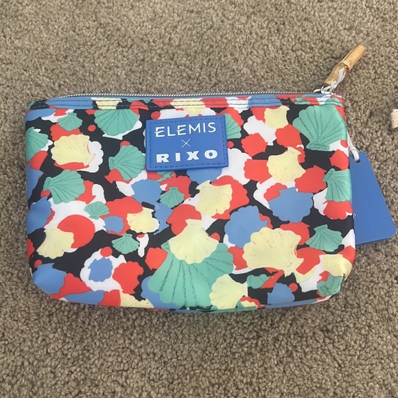 5 ELEMIS samples and two cosmetic bags! - Picture 2 of 8